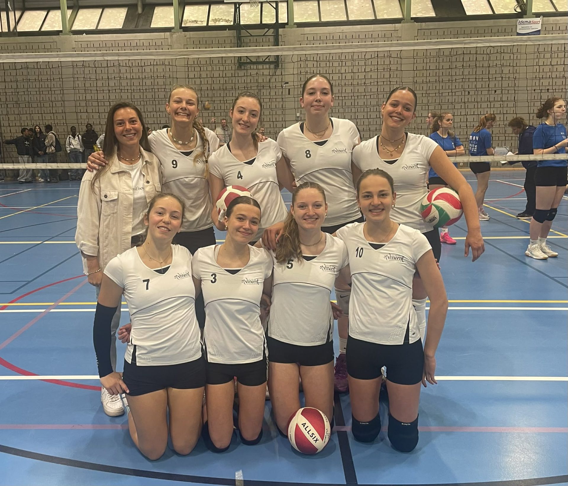 Victoire des volleyeuses et volleyeurs lors de la finale francophone à Dinant